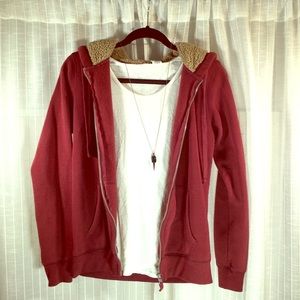 ❄️SALE❄️ Worn once wine/burgundy hoodie